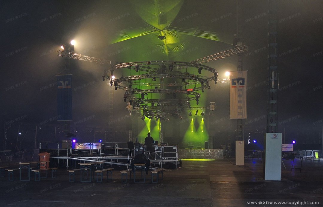 CaliGladbeck 搭建舞台